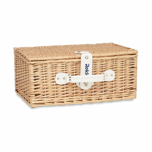 Picknicktassen en manden